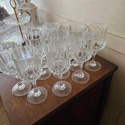 Set of 8 wine glasses