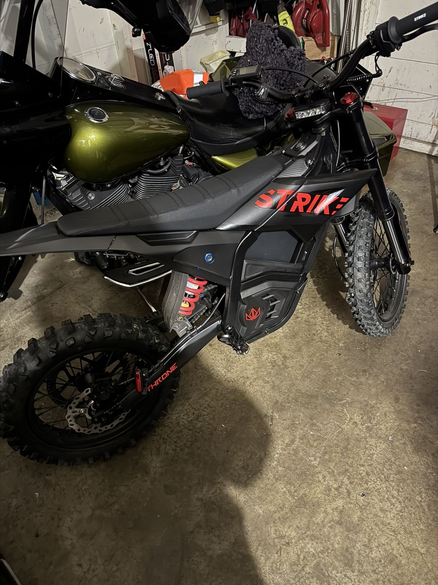 Throne Strike Shadow SX 60V