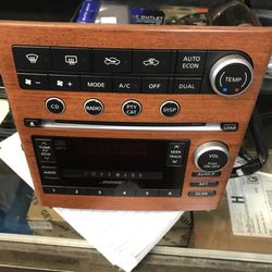 05/07 infiniti g35 factory radio 6 disc good condition