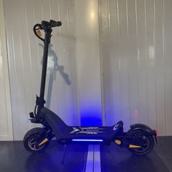 Dual-motor dual-battery high-speed electric scooter