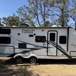 2021 Coachmen Freedom Express Ultra Lite 238BHS