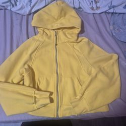 Woman Lululemon Scuba