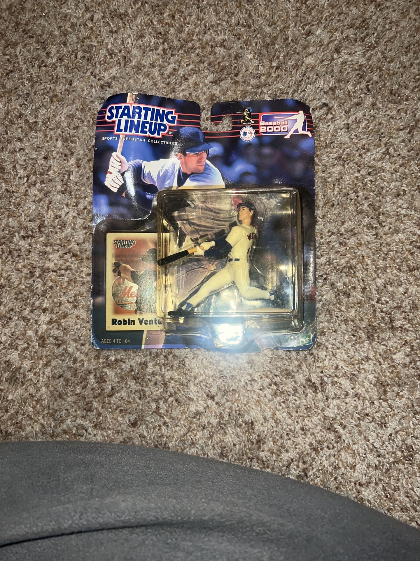 2000 Starting Lineup Robin Ventura RARE New York NY Mets SP Card Figurine. The cardboard is warped. Plastic is detached on bottom but toy hasnt been o