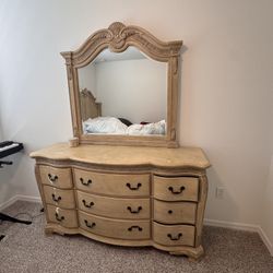 Dresser With Vanity Mirror 