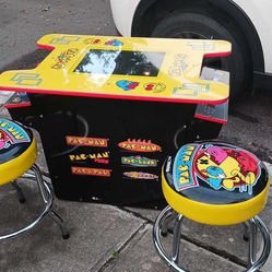Pac-man (RARE) Old School Gaming Table + Stools 