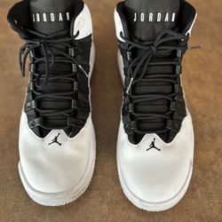 Nike Air Jordan  Max Aura Size 12