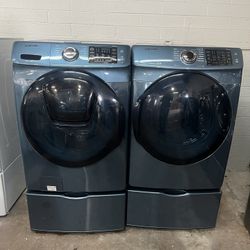 Samsung Electric Washer & Dryer Set with Pedestals in excellent condition