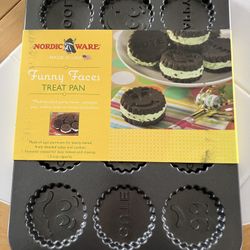 FUNNY FACES TREAT PAN