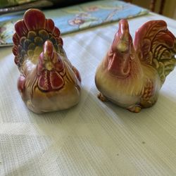 Rooster And Hen Salt And Pepper Shakers