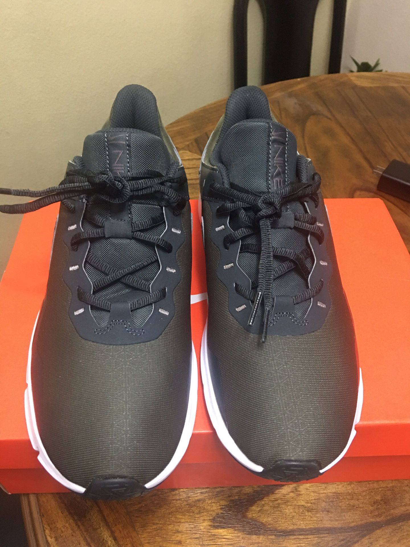 Tenis Nuevos Size 9.5 De Hombre Marca Nike New Never Used