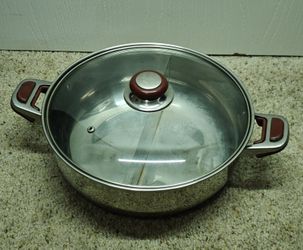 30 cm / 11.8-Inch Divided Stainless Steel Hot Pot with Glass Lid