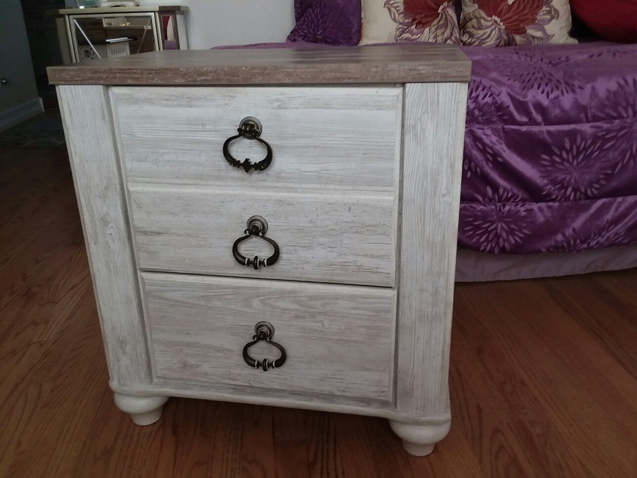 Nightstand whitewashed, distressed wood