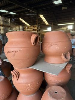 Macetas de barro con orejas 10 Gal 16”x18” $45ea