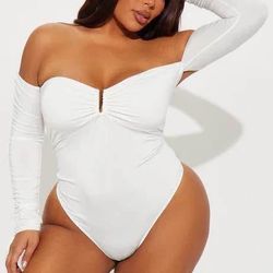Medium White Off Shoulder Bodysuit 