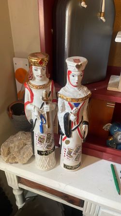 King and queen decanters