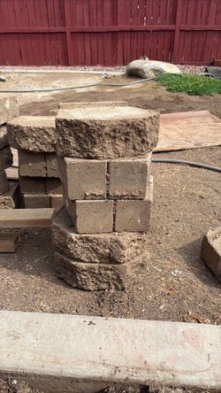 Retaining wall blocks