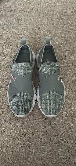 Converse runstar hike hi women's size 7 purple and white retails for $110 in original box.