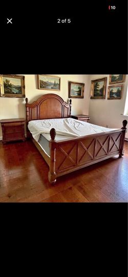 Cindy Crawford home bedroom set ( deliver available)