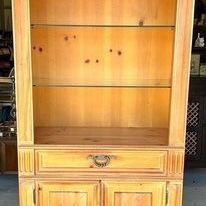 Thomasville Santiago Collection Lighted Bookshelf / Curio 