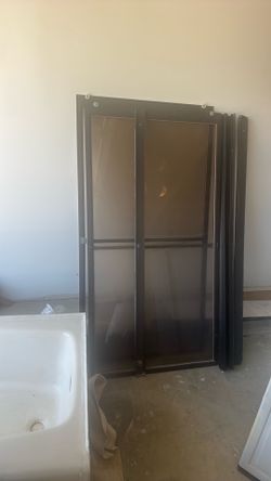 Bath tub shower door