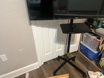 50inch Roku Tv and Stand