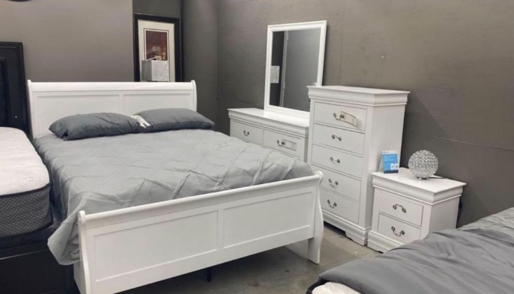 Mayville Queen 5pcs Set Financing With $39 Down