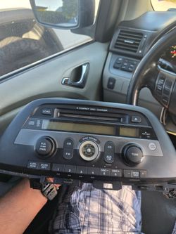Car stereo of a 2006 honda odyssey