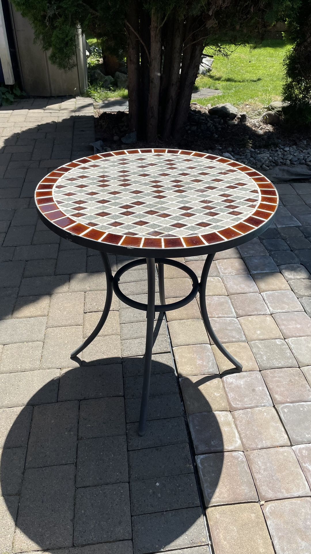 Title Tile Table round