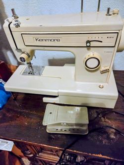 VINTAGE SEARS KENMORE SEWING MACHINE & ACCESSORIES