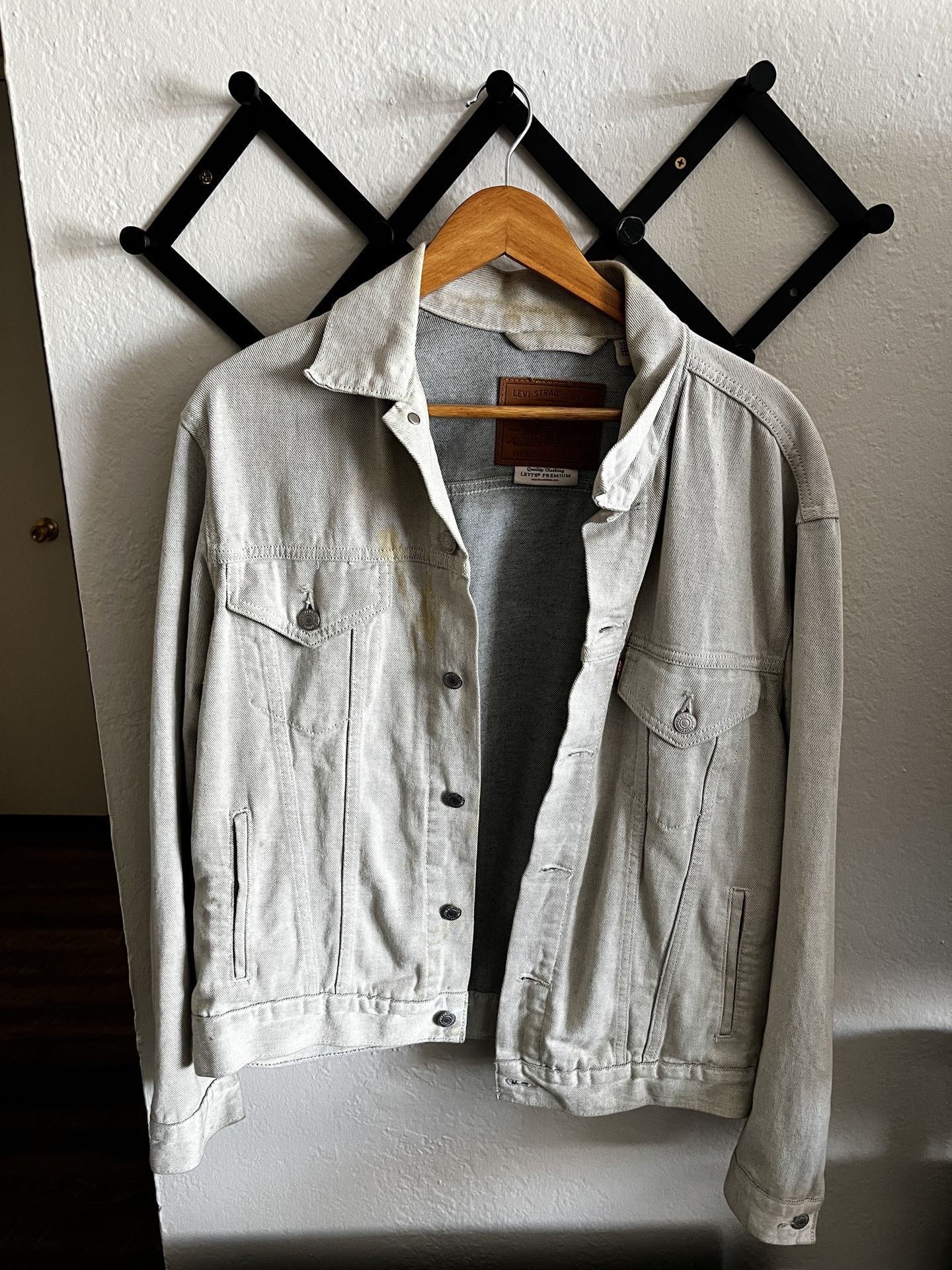 Medium White Levi’s Denim Jacket