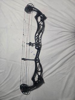 Bow reckoning bowtech 38, repainted black