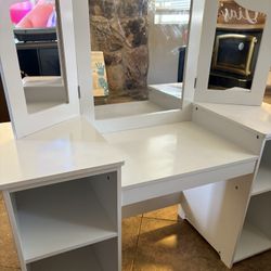 Kids vanity desk