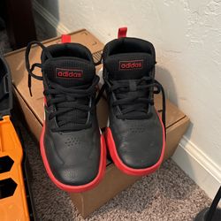 Adidas Boys Basketball Shoes Size 2