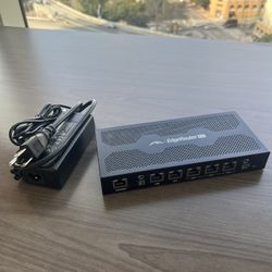 Ubiquiti Edgerouter PoE - Router - Desktop, Wall-Mountable - Black (ERPOE-5)