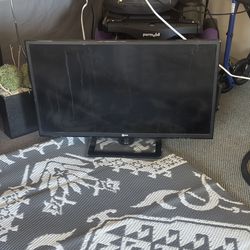 32” Tv with wall mount