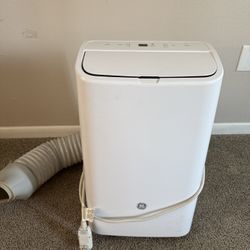 Portable air conditioner 3-in 1 cools 450sq with white remote & dehumidifier 