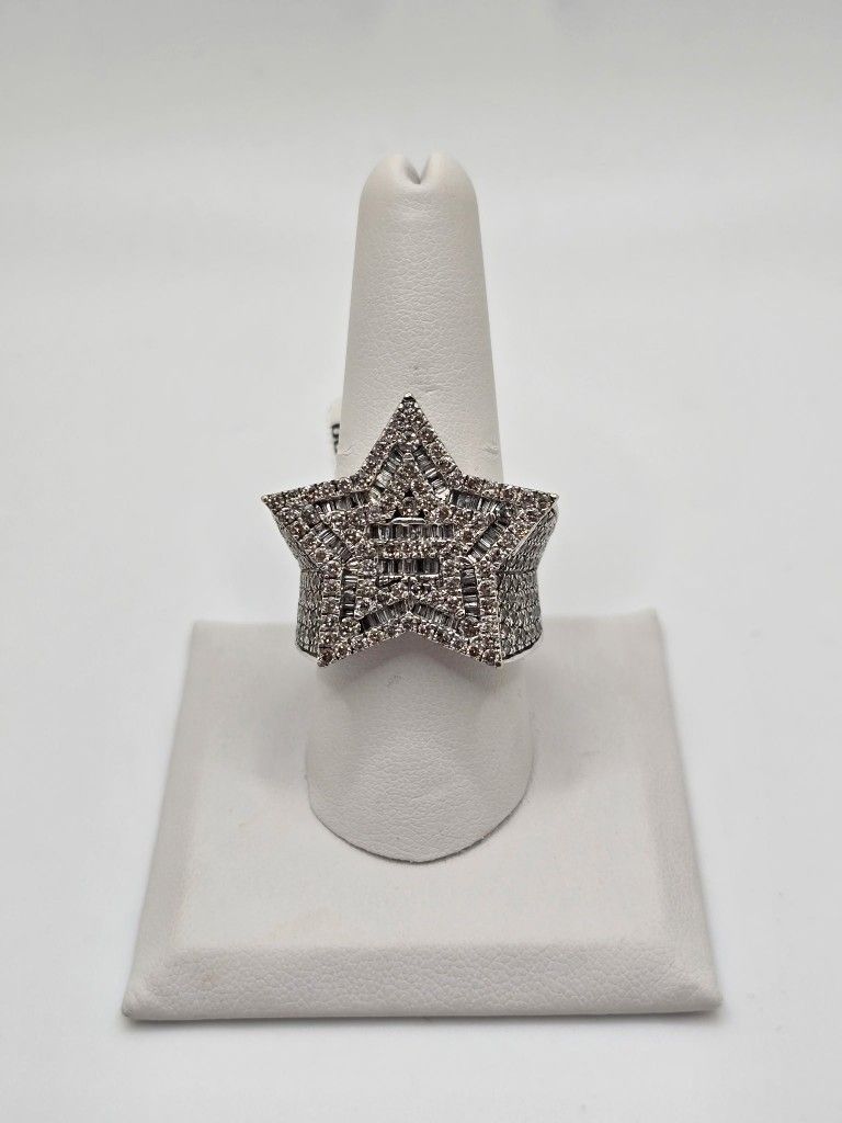 10kt White Gold Diamond Star Ring