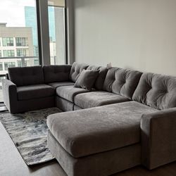 GREY SECTIONAL SOFA - 5 PIECE (RoomsToGo) 