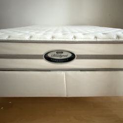 Simmons Beautyrest Vanderbilt collection  Mattress Set And Bed frame  