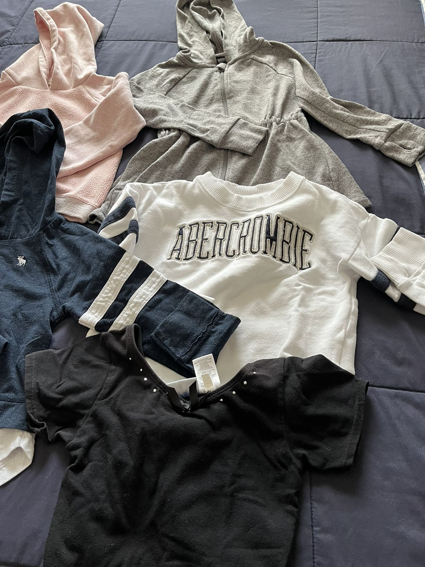 There Is A 10 Pieces Of Clothing For Girls The Size Is 5-6 There Are Good Brand All For $25 Dollars Total