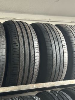PAIR OF TIRE 225 55 17 Michelin 85% LIFE