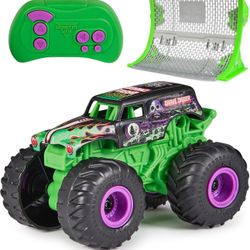 Monster Jam, Official Grave Digger Remote Control Monster Truck with Ramp, Small 1:64 Scale RC Cars Kids Toys for Boys and Girls Ages 3 4 5 6 and up