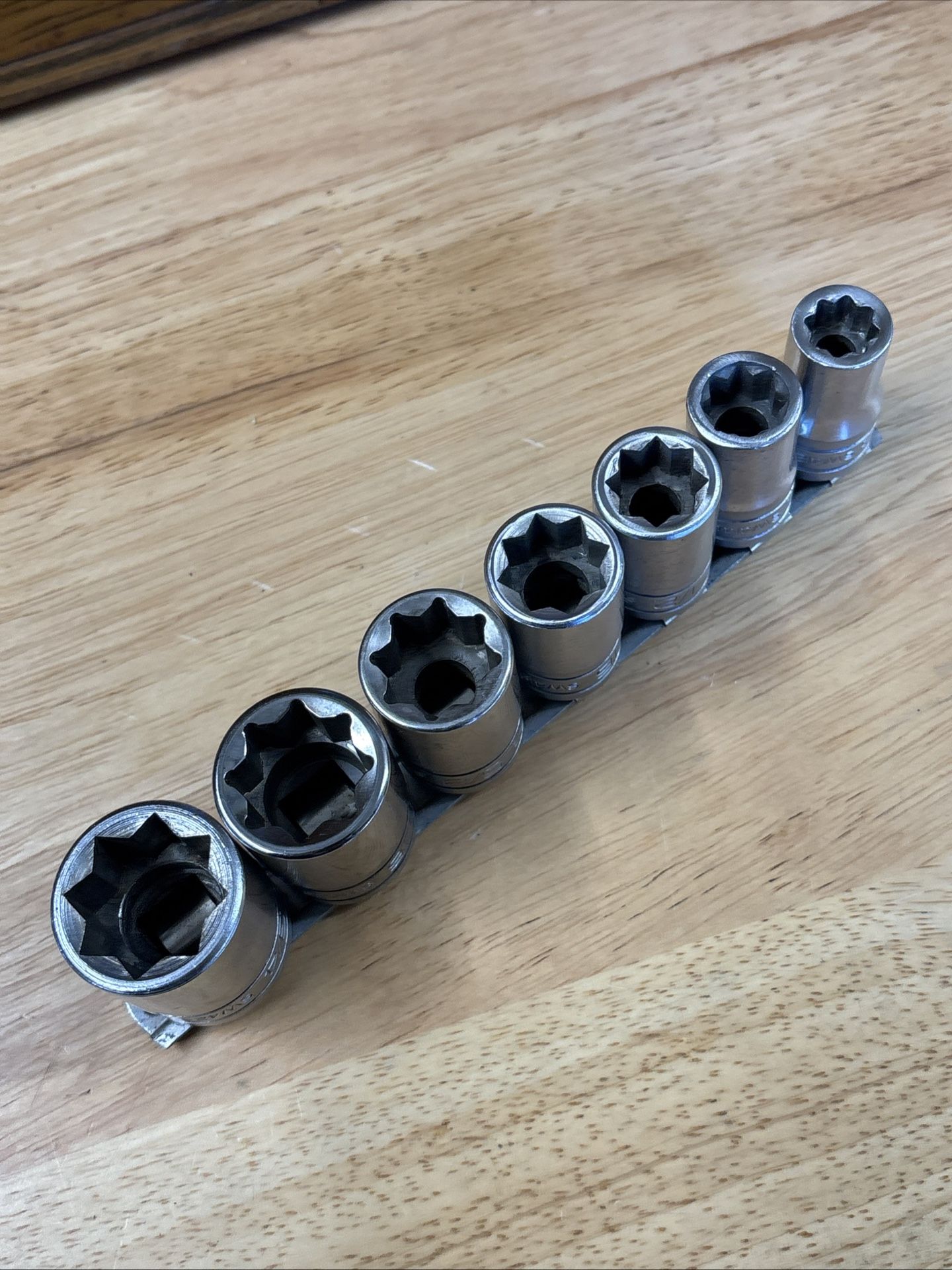 SNAP-ON TOOLS 7 PIECE 1/2 DRIVE SAE 8 POINT DOUBLE SQUARE SOCKET SET  3/8-3/4