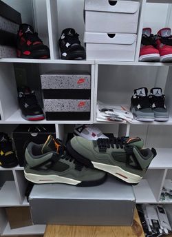 Jordan 4 retro Undefeated 2025 size 8.5 Men