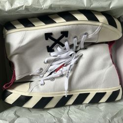 Off-White Mid Top