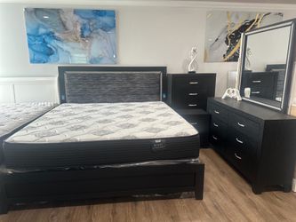 Great Deal 😱Gorgeous Black 5pc Bed Set Available Now Only $699
