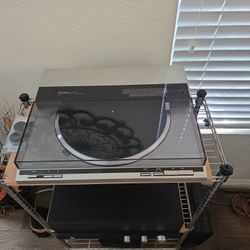 Technics SL-QL1 LINEAR TRACKING TURNTABLE