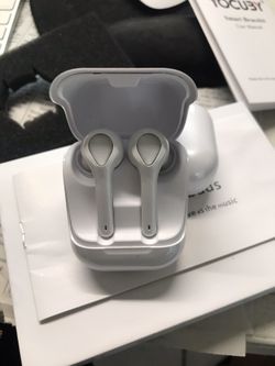 Wireless earbuds
