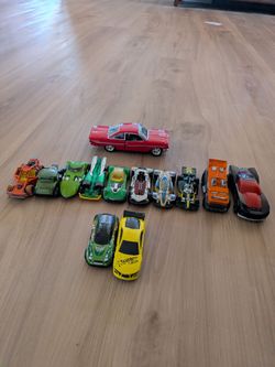 Bundle of hot wheels and model cars. READ DESCRIPTION