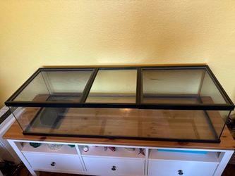 Reptile enclosure